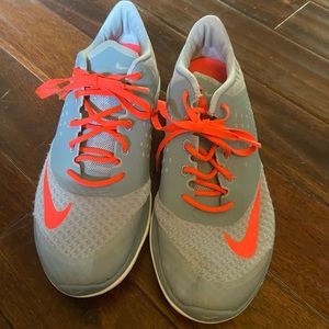 Nike Women's FS LITE RUN 2 684667-003 Grey Sneakers